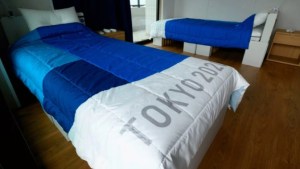 Así son las camas “anti sexo” que diseñaron para los atletas que participarán en los Juegos Olímpicos de Tokio