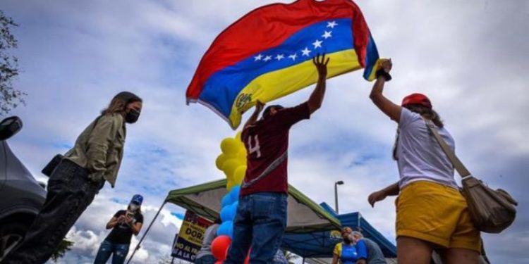¿Se puede pedir asilo y TPS al mismo tiempo? Hay buenas noticias para los venezolanos