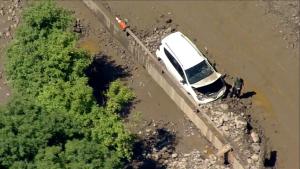 Deslizamiento de tierra dejó atrapados a decenas de vehículos en Colorado