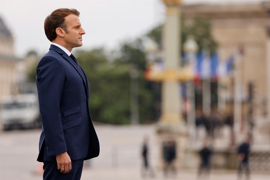 Macron preside el desfile de la Fiesta Nacional francesa en París con restricciones por el Covid-19 (FOTOS)