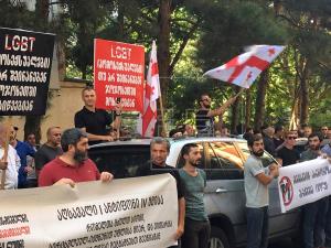 Por fuertes disturbios en Georgia, cancelaron marcha LGBTQI+ (Video)