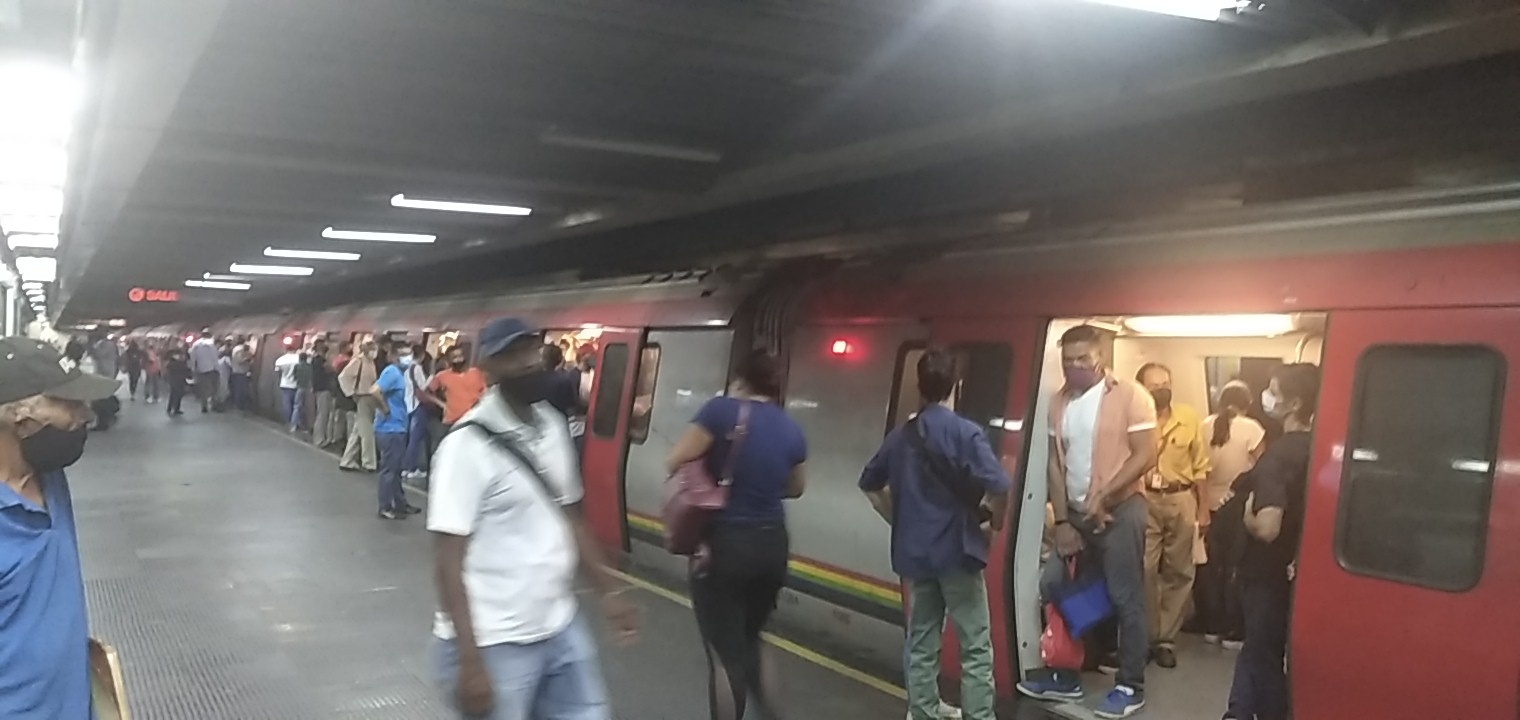Reportan retraso en varias estaciones de la Línea 1 del Metro de Caracas #21Jul