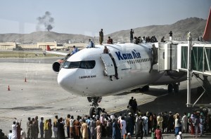EEUU evacuó a tres mil personas del aeropuerto de Kabul en las últimas 24 horas