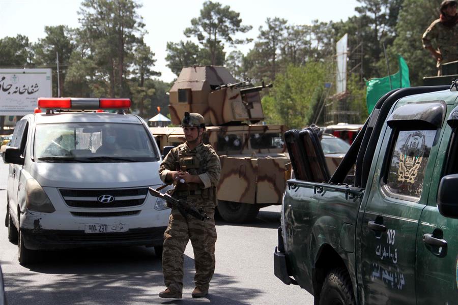 Los talibanes y las fuerzas afganas se enfrentan en al menos 11 provincias de Afganistán