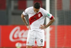 Futbolista peruano Paolo Guerrero salió ileso de un accidente de tránsito en Brasil