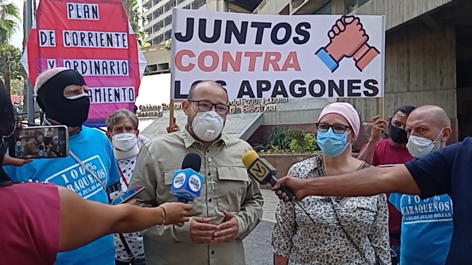 Caraqueños protestaron en la Corpoelec de Néstor Reverol ante posible racionamiento eléctrico