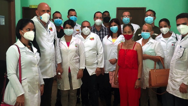200 médicos cubanos salen de Venezuela para atender la situación desesperada en Cuba