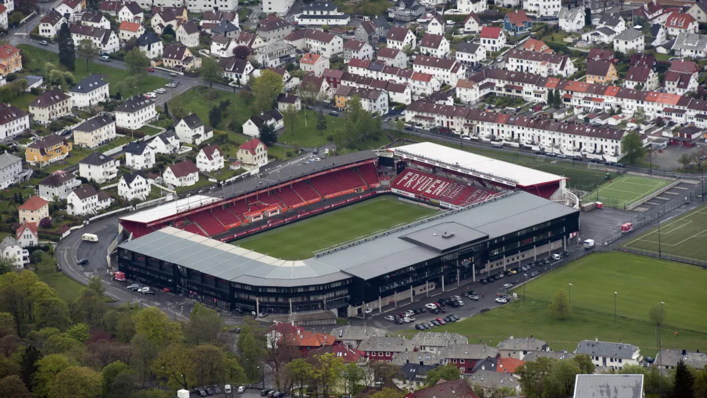 Jugadores del fútbol noruego son investigados por realizar orgia en el estadio de su equipo