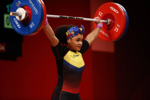 La ecuatoriana Neisi Dajomes se colgó el oro en halterofilia y entró en la historia olímpica