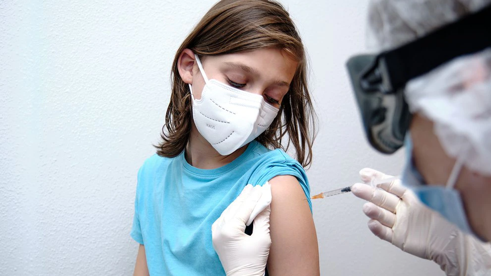 Regulador de EEUU revisará más datos antes de aprobar vacuna para menores de cinco años