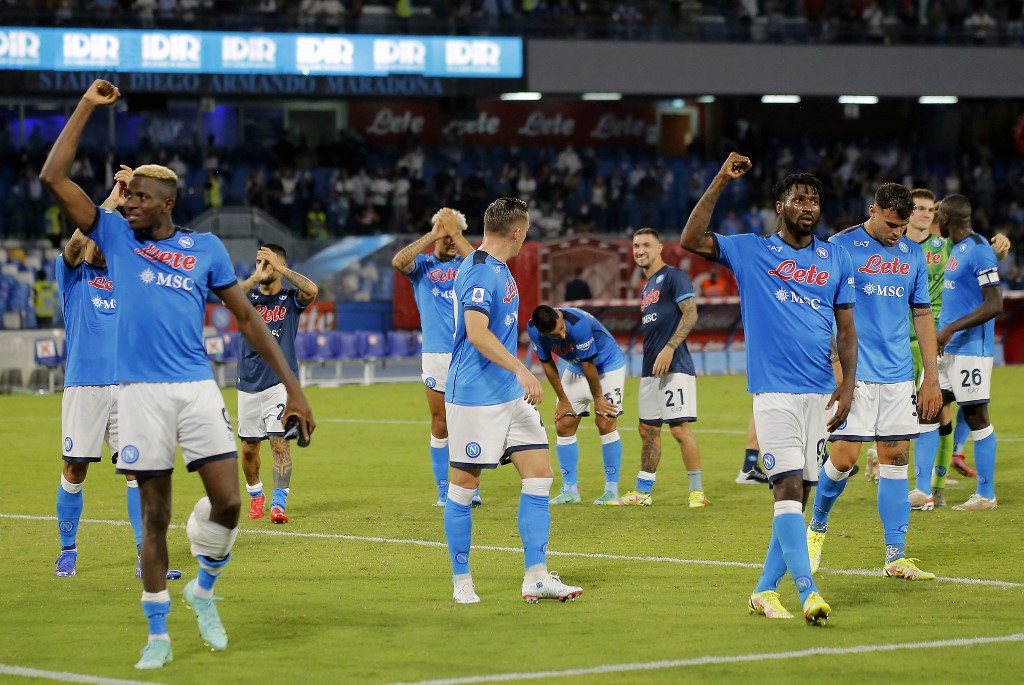 Napoli goleó al Udinese y se situó al frente de la Serie A