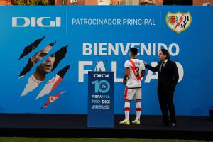 “Vengo con muchas ganas”: Radamel Falcao fue presentado en el Rayo Vallecano