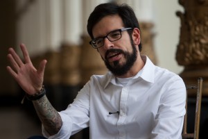 Pizarro: Desde el 2016, el Estado no compra los fármacos que necesitan personas con VIH