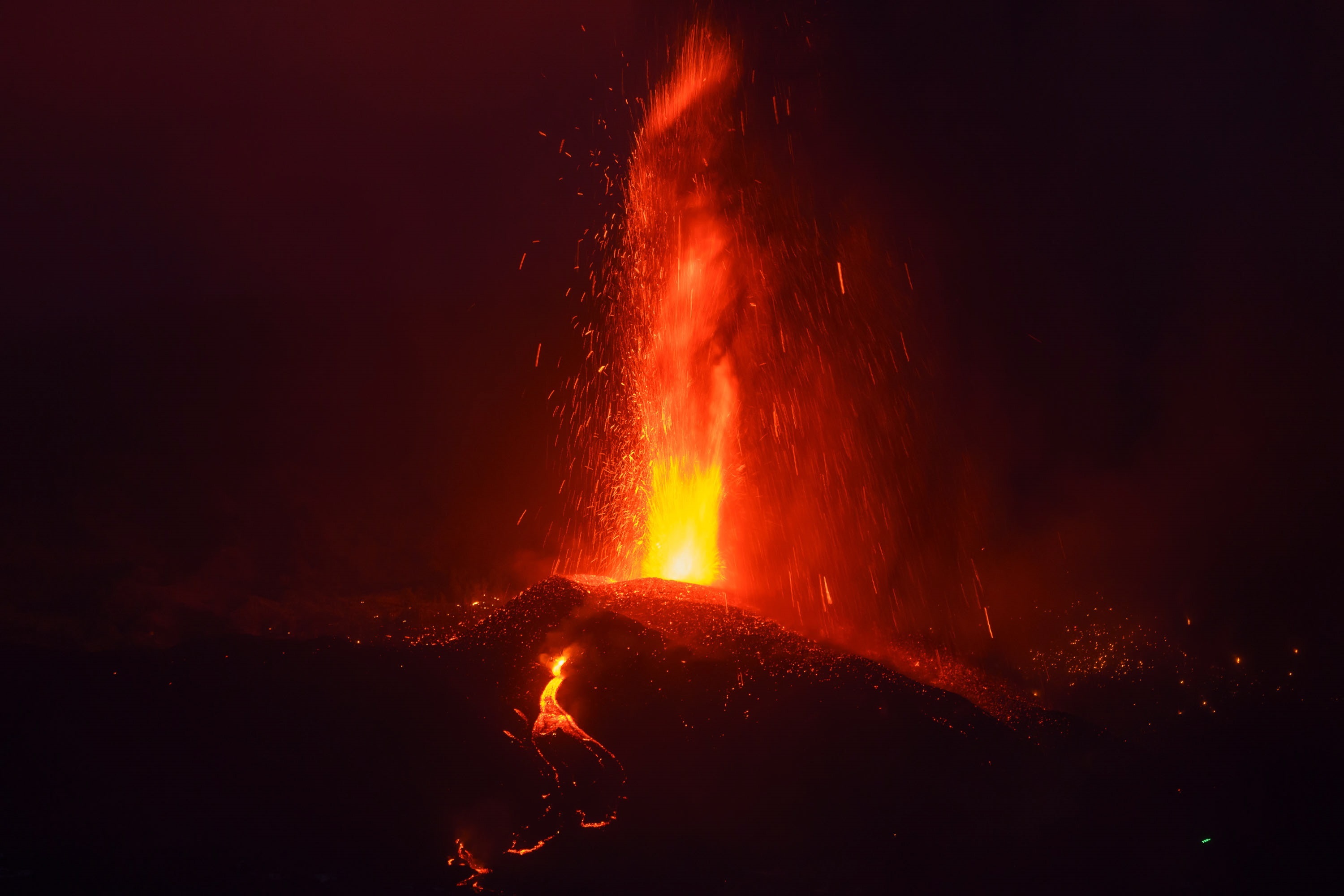 La Palma: La lava está entre 800 y mil metros del mar