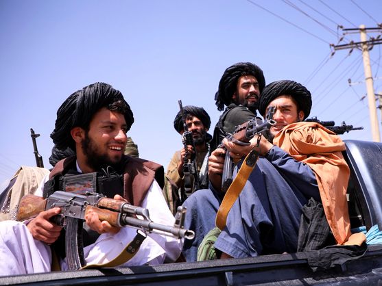 Talibanes liberaron a dos periodistas detenidos en Afganistán