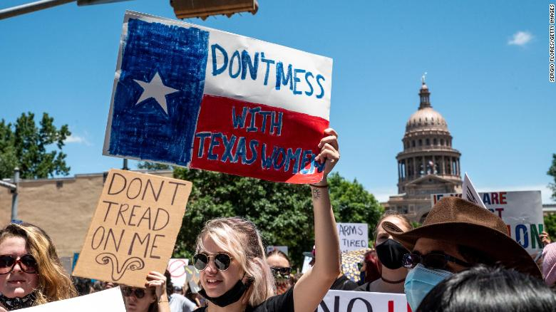 Médico reveló cómo realizó 67 abortos la noche anterior a su prohibición en Texas
