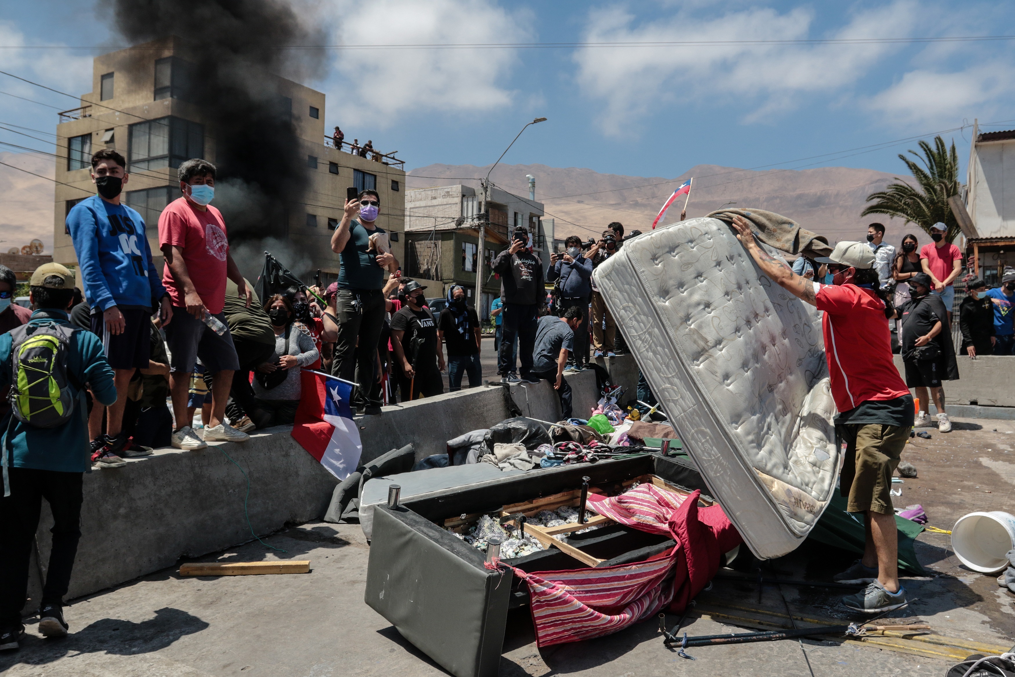 “Inadmisible humillación”: ONU rechazó ataque a migrantes, mayormente venezolanos, en Chile