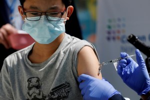 Los CDC de EEUU evalúan aprobación de la vacuna de Pfizer para niños de cinco a 11 años