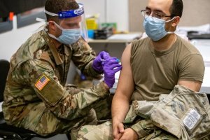 Marines de EEUU que rechacen vacunarse contra el Covid-19 serán expulsados