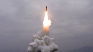 Corea del Norte disparó otros dos supuestos misiles balísticos pese a las sanciones