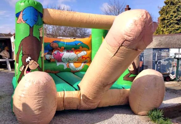 Qué bochorno: El castillo inflable en forma de pene que es utilizado en fiestas en Inglaterra (FOTOS)