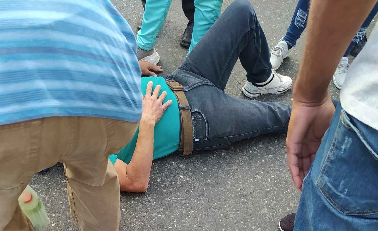 Persecución en Plaza Venezuela: Conductor se dio a la fuga tras atropellar a peatón (Fotos)