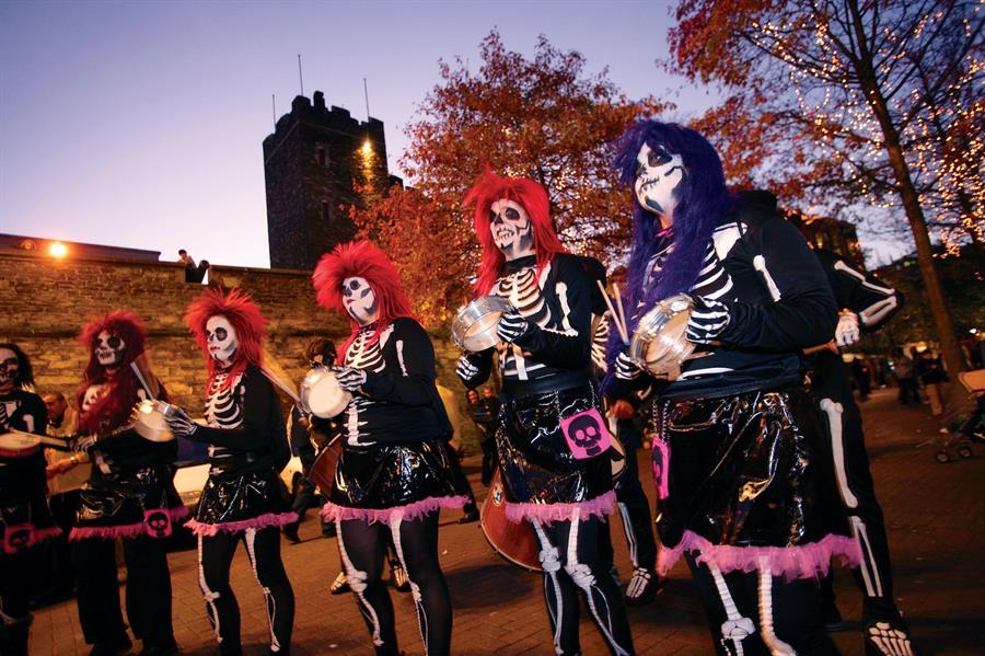 La ciudad amurallada de Derry acoge el Halloween más terrorífico (Fotos)