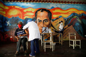 Contagios siguen aumentando en Venezuela mientras Maduro rechaza la cuarentena