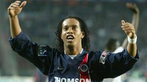 La invitación del PSG a Ronaldinho que generó polémica en Barcelona