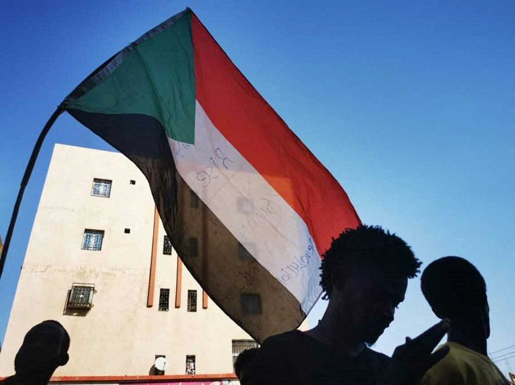 Arrestan a opositores en Sudan al salir de reunión con representante de ONU