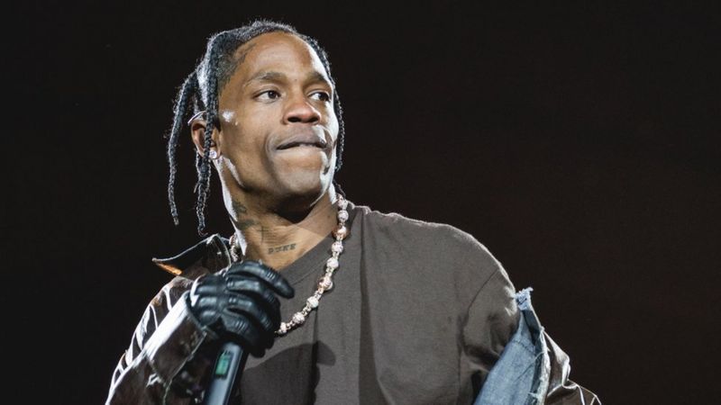 Lo que se sabe de la estampida que dejó al menos ocho muertos en un concierto de Travis Scott