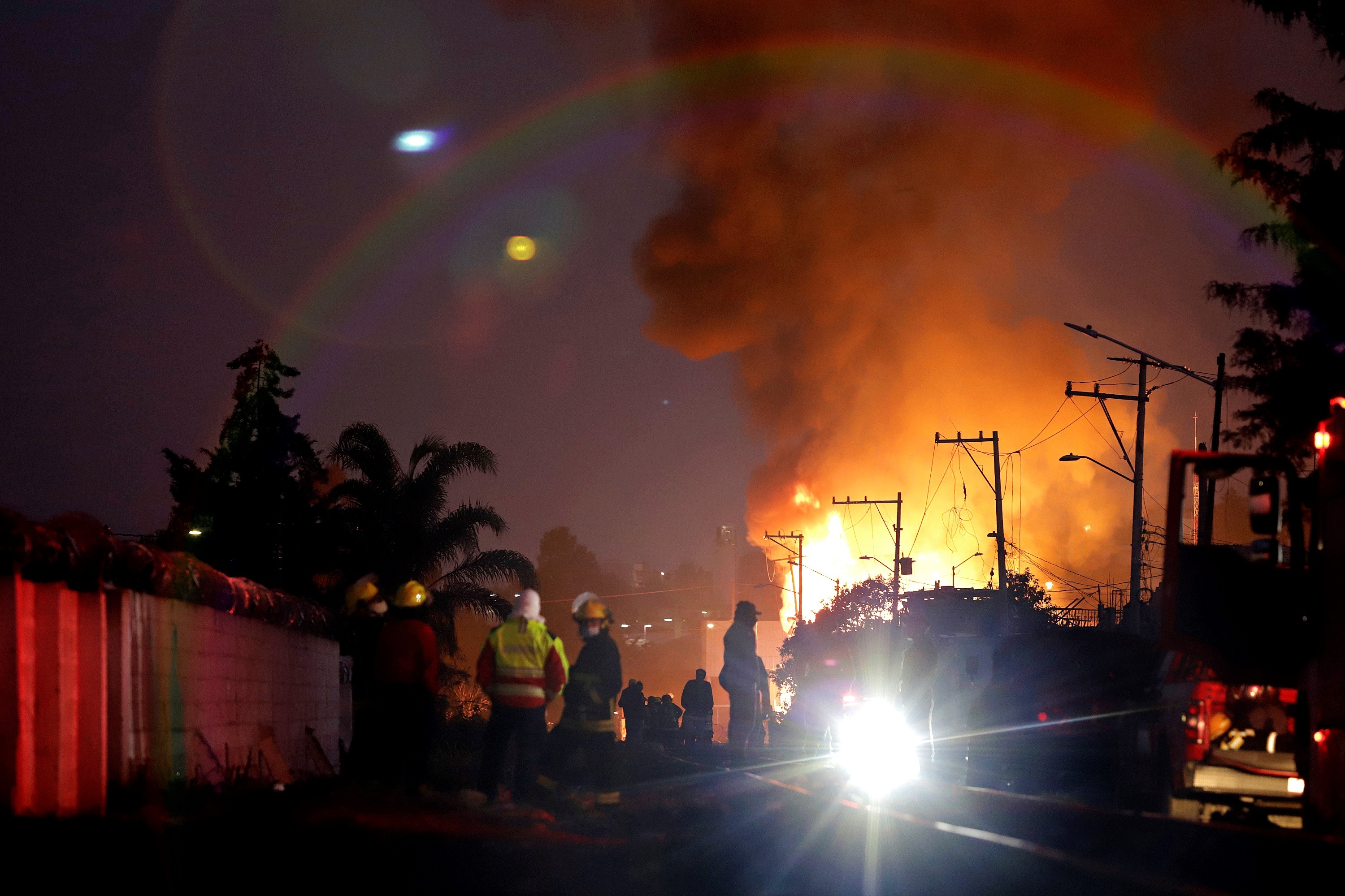 Catorce personas siguen hospitalizadas tras explosión de gasoducto en México