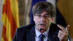 Expresidente catalán Puigdemont niega acusaciones de malversación y sedición; alega inmunidad parlamentaria