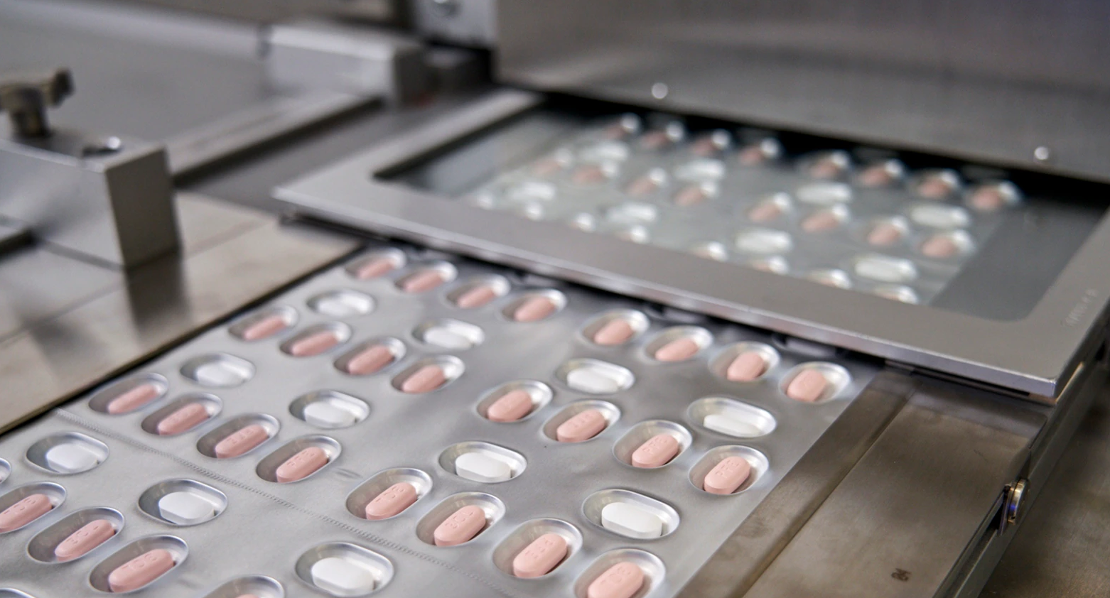 Pfizer pide a la FDA le autoricen su píldora experimental contra el Covid-19 (VIDEO)