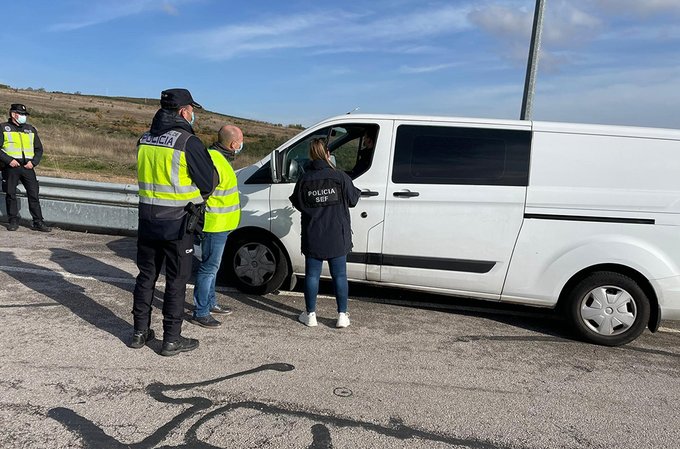 Detienen en El Salvador a banda dedicada al tráfico de personas hacia EEUU