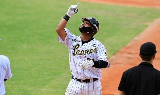 ¿Quién plagió a quién? Logo de un equipo de béisbol nicaragüense es IGUALITO al de los Leones del Caracas (FOTO)