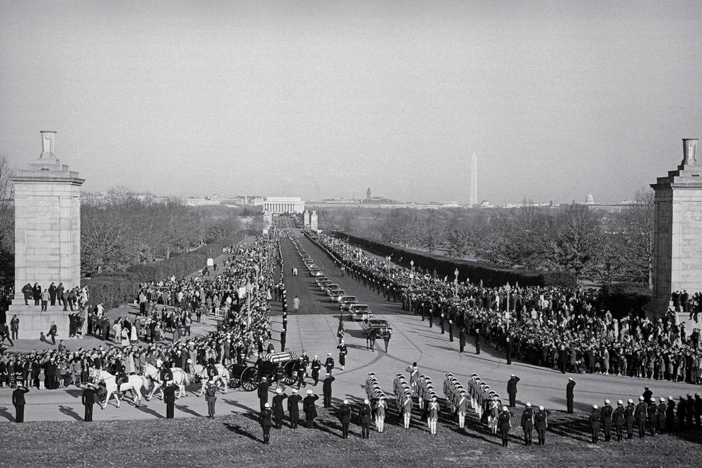 El estremecedor destino que unió a Kennedy y a su presunto asesino en el instante de la muerte y el adiós final