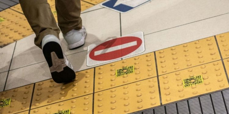 Hombre atacó con un cuchillo a una anciana en la estación de trenes de Fukushima en Japón