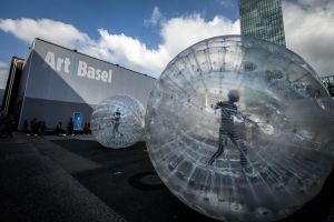 La prestigiosa feria “Art Basel Miami Beach” renace tras la pandemia en EEUU… y Venezuela dice presente