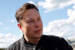 Elon Musk vendió 5.000 millones de dólares en acciones de Tesla tras la encuesta que hizo en Twitter