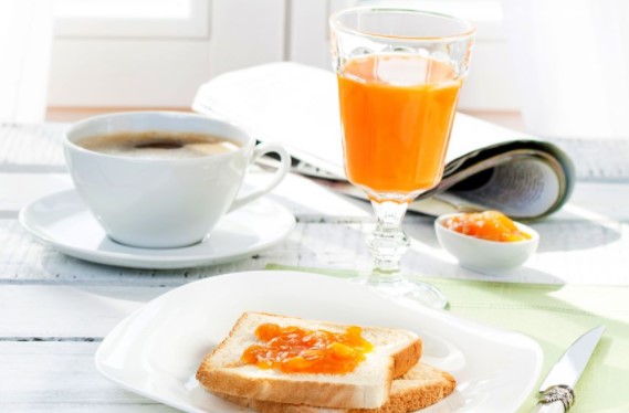 Exempleada de un hotel reveló por qué no hay que comer el desayuno incluido