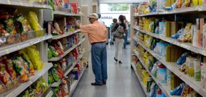 El desastre económico del chavismo al descubierto: 60% de lo que se vende en supermercados podría ser producido en el país