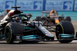 Final ÉPICO en Abu Dabi: momento en que Verstappen supera a Hamilton en la última vuelta y le arrebata el campeonato (VIDEO)