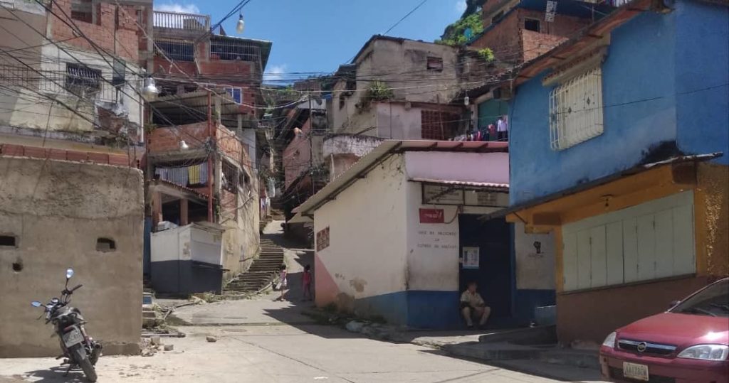 Bote de aguas blancas pone en alerta a vecinos del barrio Brisas del Paraíso (VIDEO)