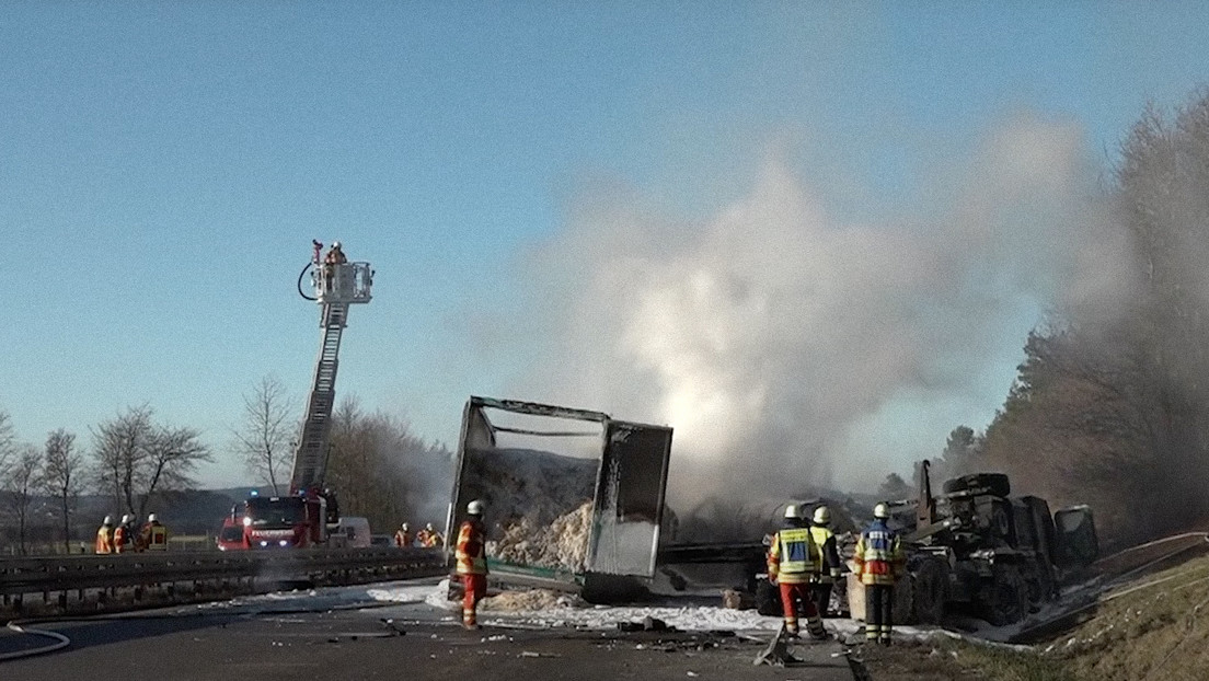 Conductor de un camión murió al colisionar contra un convoy de EEUU en Alemania causando un gran incendio y varios heridos
