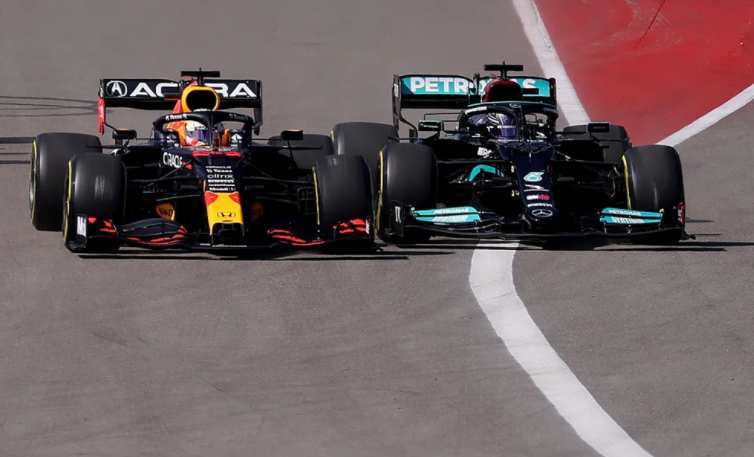 Un histórico de la Fórmula Uno apuntó contra Hamilton y Mercedes en la definición del título: “No juegan limpio”
