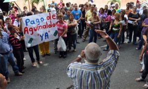 Como si no bastara con el sueldo de hambre… el chavismo pagó aguinaldos incompletos a docentes de Guárico