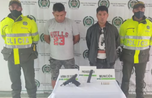 Capturaron a dos hombres en Bogotá con armas de la Fanb venezolana (Video)