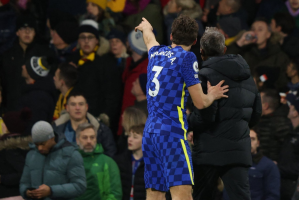 Watford-Chelsea se reanudó tras ser paralizado por la emergencia médica de un aficionado