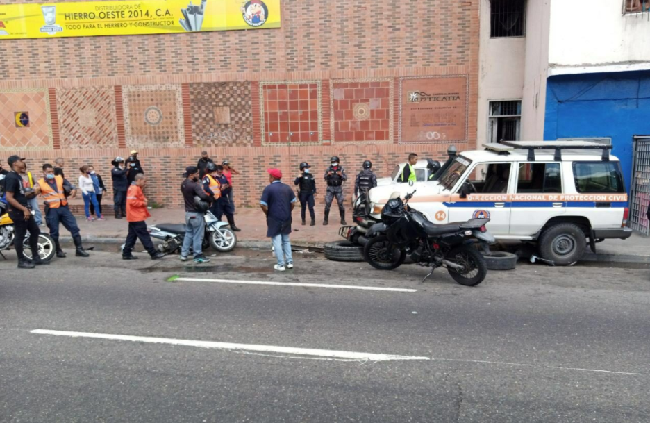 Motorizado perdió la vida tras ser atropellado por un vehículo de Protección Civil en Catia #6Dic (Fotos)